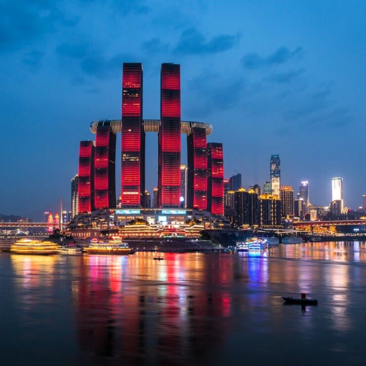 朝天门广场：建国隐酒店为您打造完整的江畔文化之旅