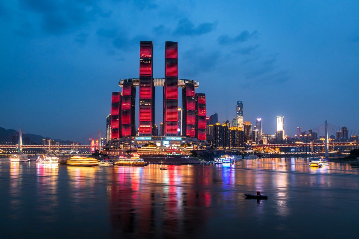 朝天门广场:建国隐酒店为您打造完整的江畔文化之旅